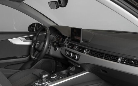 Audi A4, 2019 год, 2 900 000 рублей, 7 фотография