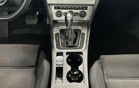 Volkswagen Passat B8 рестайлинг, 2017 год, 1 699 000 рублей, 17 фотография