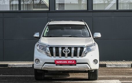 Toyota Land Cruiser Prado 150 рестайлинг 2, 2013 год, 3 349 000 рублей, 3 фотография