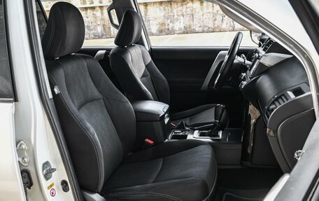 Toyota Land Cruiser Prado 150 рестайлинг 2, 2013 год, 3 349 000 рублей, 8 фотография