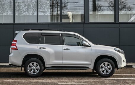 Toyota Land Cruiser Prado 150 рестайлинг 2, 2013 год, 3 349 000 рублей, 5 фотография