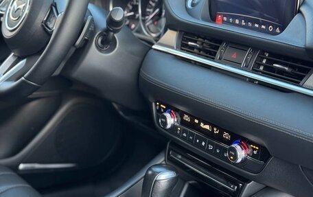 Mazda 6, 2019 год, 2 420 000 рублей, 24 фотография