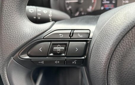 Toyota Yaris, 2022 год, 845 000 рублей, 13 фотография