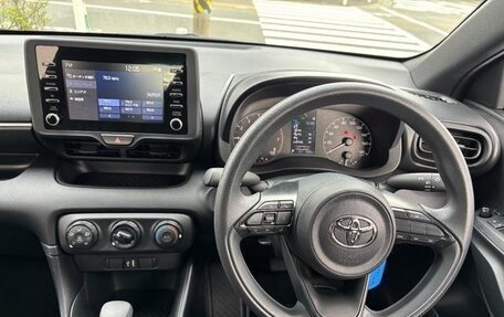 Toyota Yaris, 2022 год, 845 000 рублей, 11 фотография