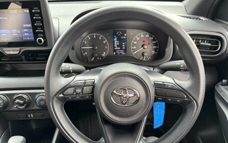 Toyota Yaris, 2022 год, 845 000 рублей, 12 фотография