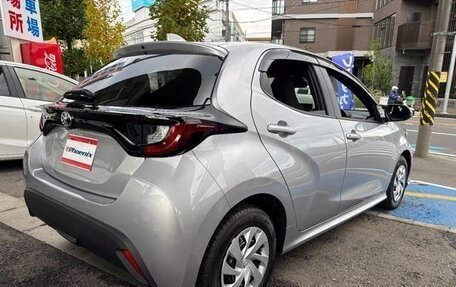 Toyota Yaris, 2022 год, 845 000 рублей, 5 фотография