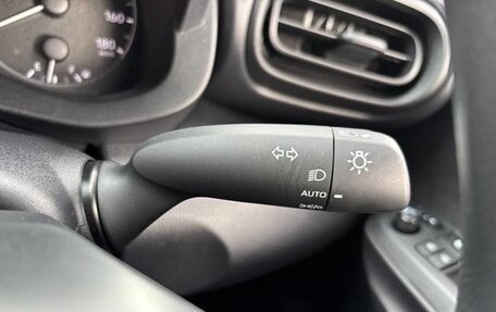 Toyota Yaris, 2022 год, 845 000 рублей, 16 фотография