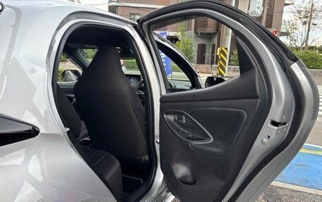 Toyota Yaris, 2022 год, 845 000 рублей, 24 фотография