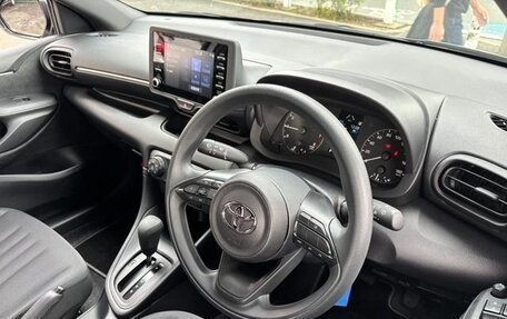 Toyota Yaris, 2022 год, 845 000 рублей, 23 фотография