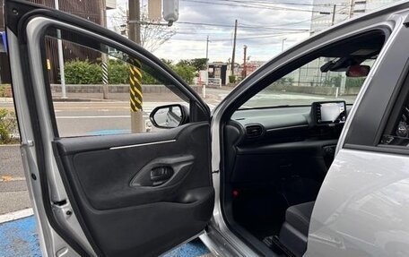 Toyota Yaris, 2022 год, 845 000 рублей, 29 фотография