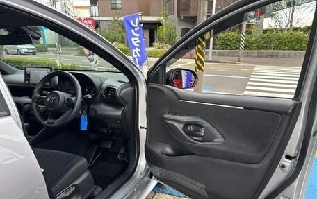 Toyota Yaris, 2022 год, 845 000 рублей, 28 фотография