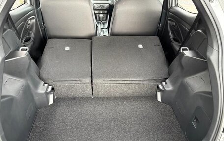 Toyota Yaris, 2022 год, 845 000 рублей, 38 фотография