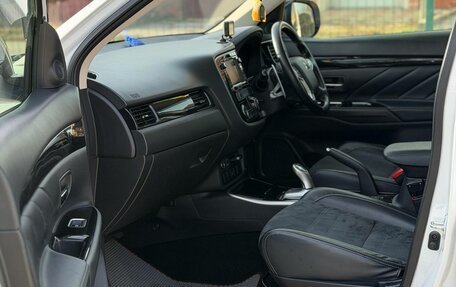 Mitsubishi Outlander III рестайлинг 3, 2015 год, 2 099 000 рублей, 15 фотография