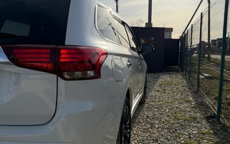 Mitsubishi Outlander III рестайлинг 3, 2015 год, 2 099 000 рублей, 6 фотография