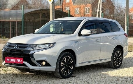 Mitsubishi Outlander III рестайлинг 3, 2015 год, 2 099 000 рублей, 2 фотография