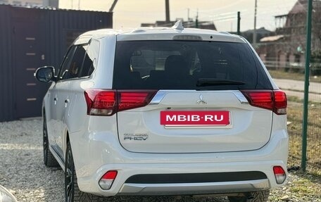 Mitsubishi Outlander III рестайлинг 3, 2015 год, 2 099 000 рублей, 7 фотография