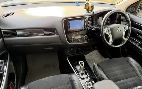 Mitsubishi Outlander III рестайлинг 3, 2015 год, 2 099 000 рублей, 16 фотография