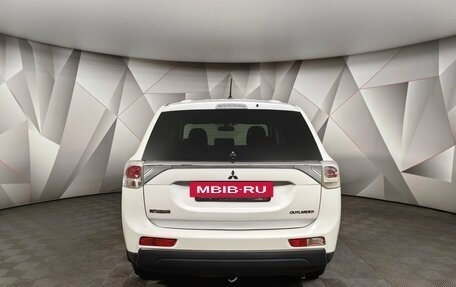 Mitsubishi Outlander III рестайлинг 3, 2013 год, 1 343 000 рублей, 8 фотография