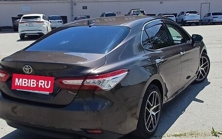 Toyota Camry, 2019 год, 3 100 000 рублей, 4 фотография