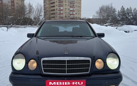 Mercedes-Benz E-Класс, 1998 год, 500 000 рублей, 3 фотография