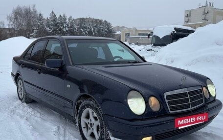 Mercedes-Benz E-Класс, 1998 год, 500 000 рублей, 4 фотография