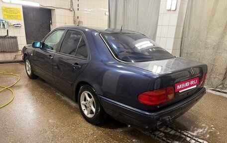 Mercedes-Benz E-Класс, 1998 год, 500 000 рублей, 8 фотография