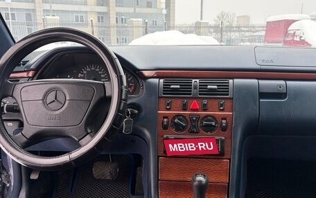 Mercedes-Benz E-Класс, 1998 год, 500 000 рублей, 13 фотография