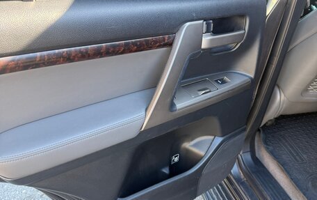 Toyota Land Cruiser 200, 2007 год, 2 900 000 рублей, 10 фотография