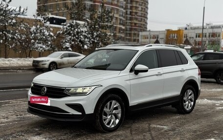 Volkswagen Tiguan II, 2021 год, 2 850 000 рублей, 2 фотография