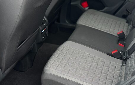 Volkswagen Tiguan II, 2021 год, 2 850 000 рублей, 16 фотография