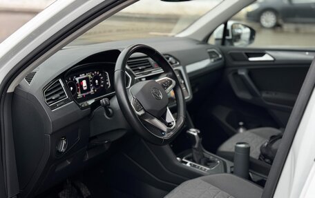 Volkswagen Tiguan II, 2021 год, 2 850 000 рублей, 19 фотография