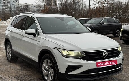 Volkswagen Tiguan II, 2021 год, 2 850 000 рублей, 24 фотография