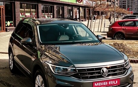 Volkswagen Tiguan II, 2021 год, 3 280 000 рублей, 1 фотография