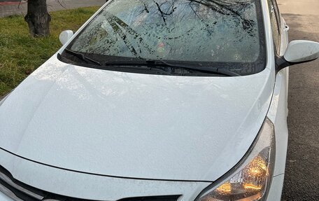 Hyundai Solaris II рестайлинг, 2015 год, 899 000 рублей, 1 фотография