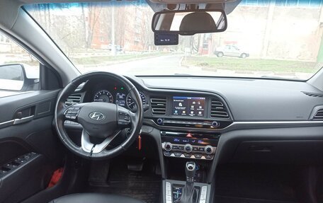 Hyundai Elantra VI рестайлинг, 2019 год, 1 875 000 рублей, 11 фотография