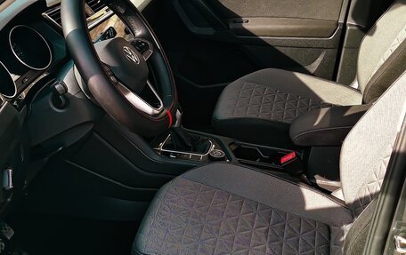 Volkswagen Tiguan II, 2021 год, 3 280 000 рублей, 8 фотография