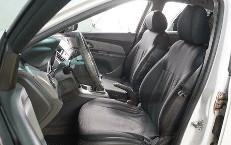 Chevrolet Cruze II, 2010 год, 649 000 рублей, 10 фотография