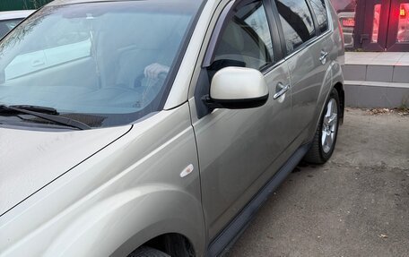Mitsubishi Outlander III рестайлинг 3, 2008 год, 1 300 000 рублей, 8 фотография