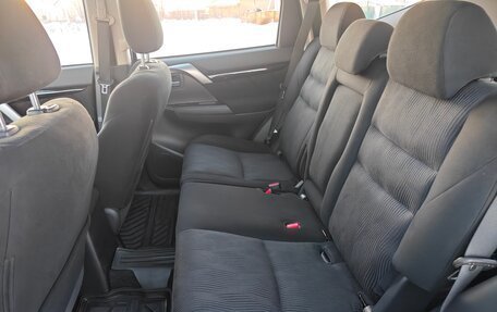 Mitsubishi Pajero Sport III рестайлинг, 2018 год, 3 500 000 рублей, 6 фотография