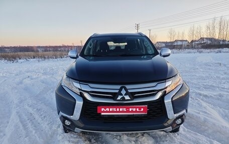 Mitsubishi Pajero Sport III рестайлинг, 2018 год, 3 500 000 рублей, 2 фотография