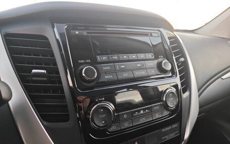 Mitsubishi Pajero Sport III рестайлинг, 2018 год, 3 500 000 рублей, 12 фотография