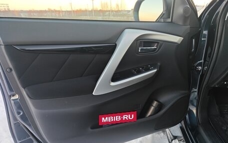 Mitsubishi Pajero Sport III рестайлинг, 2018 год, 3 500 000 рублей, 8 фотография