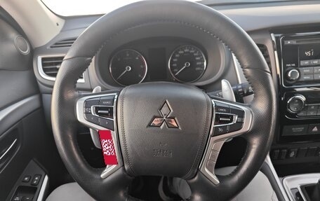 Mitsubishi Pajero Sport III рестайлинг, 2018 год, 3 500 000 рублей, 9 фотография