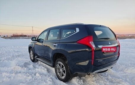 Mitsubishi Pajero Sport III рестайлинг, 2018 год, 3 500 000 рублей, 5 фотография