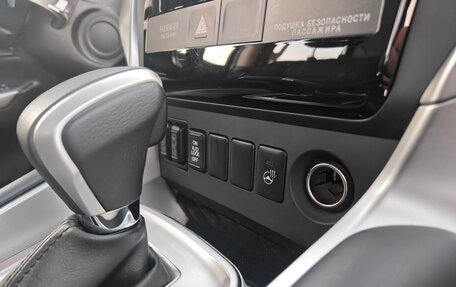 Mitsubishi Pajero Sport III рестайлинг, 2018 год, 3 500 000 рублей, 16 фотография