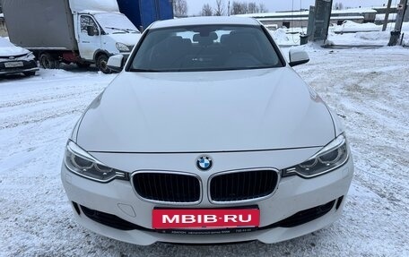 BMW 3 серия, 2013 год, 1 950 000 рублей, 3 фотография