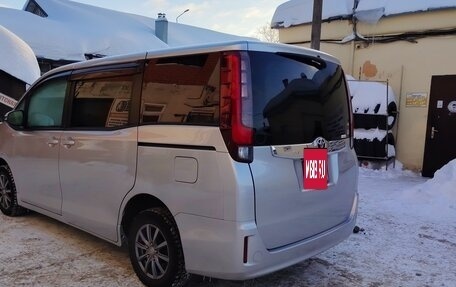 Toyota Noah III, 2016 год, 1 900 000 рублей, 6 фотография