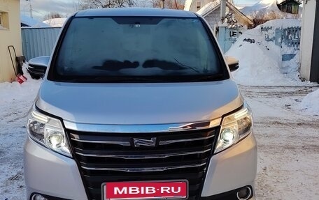 Toyota Noah III, 2016 год, 1 900 000 рублей, 2 фотография