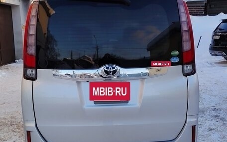 Toyota Noah III, 2016 год, 1 900 000 рублей, 7 фотография