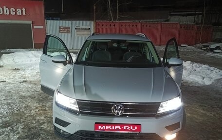 Volkswagen Tiguan II, 2018 год, 2 400 000 рублей, 1 фотография